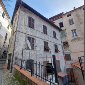 Foto Appartamento in Via Piazza 31, Pigna Centro di 156 m² con 7 locali