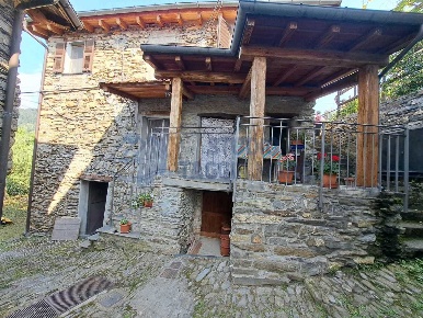 Foto Appartamento in Via Umberto Primo, Molini di Triora Centro di 90 m²