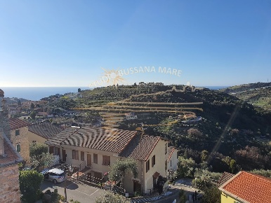 Foto Villa bifamiliare a Pompeiana Bussana di 150 m² con 8 locali