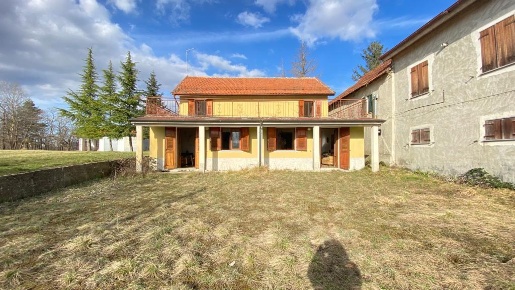 Foto Villa bifamiliare a Ponzone di 178 m² con 10 locali in vendita