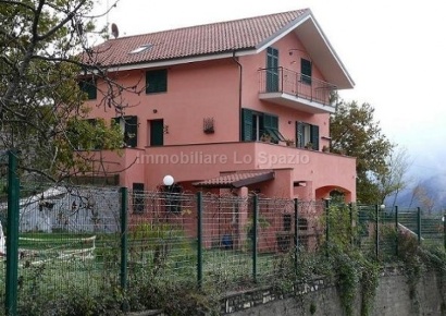 Foto Appartamento in via pezzuoli, Testico Centro di 100 m² con 4 locali