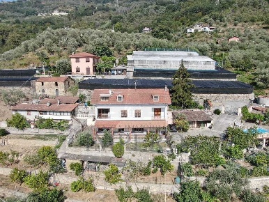 Foto Villa bifamiliare in strada oria snc, Soldano di 220 m² con 7 locali