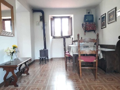 Foto Appartamento a Zeri di 102 m² con 4 locali in vendita