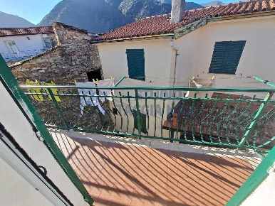 Foto Appartamento in Via Castello, Montalto Carpasio di 95 m² con 5 locali