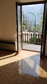 Foto Appartamento in Via Santa Geltrude Comensoli, Rota d'Imagna di 75 m²