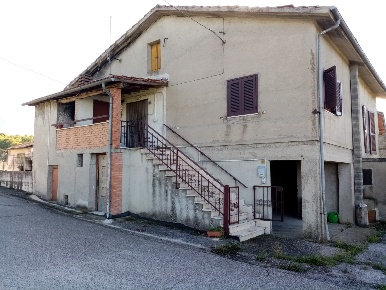 Foto Appartamento in Piazza Nobili Vitelleschi 5, Labro di 225 m²