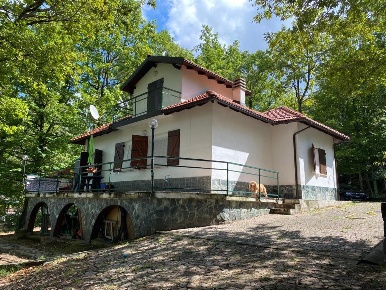 Foto Villa unifamiliare in località Vallacia 12, Pareto di 100 m²