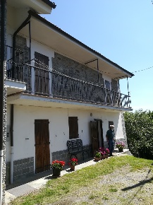 Foto Appartamento a Pareto Centro di 112 m² con 5 locali in vendita