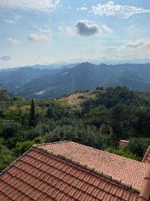 Foto Appartamento in Strada Beglium 19, Perinaldo di 80 m² con 5 locali