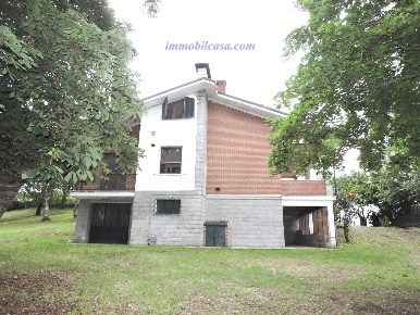 Foto Villa singola in Garino, Clavesana Centro di 195 m² con 6 locali