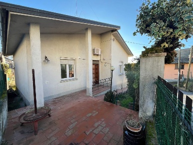 Foto Villa singola in Via Campo del Monte 3, Rovescala Centro di 120 m²
