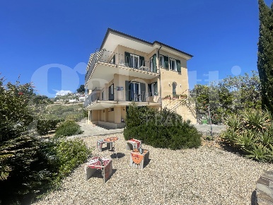 Foto Villa bifamiliare in Via Provinciale 47, Costarainera Centro di 240 m²