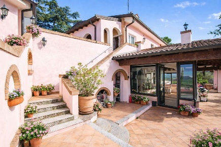 Foto Villa singola in Via Porri 3, Pietra de' Giorgi Centro di 400 m²