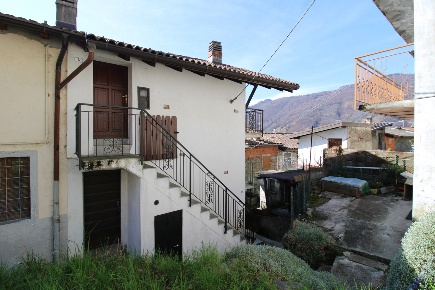 Foto Appartamento in Vicolo Ai Tre' 6, San Bartolomeo Val Cavargna Centro