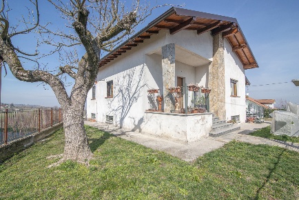 Foto Villa singola in Via Vittorio Emanuele 3, Zenevredo Centro di 200 m²
