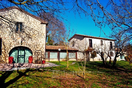 Foto Villa unifamiliare a Colle d'Anchise di 550 m² con 12 locali