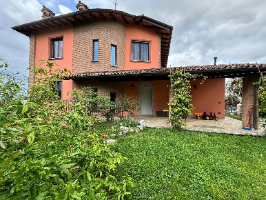 Foto Villa singola in Via Vittorio Emanuele 3, Zenevredo Centro di 350 m²