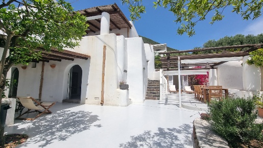 Foto Villa unifamiliare in Via Rotabile snc, Leni Centro di 280 m²