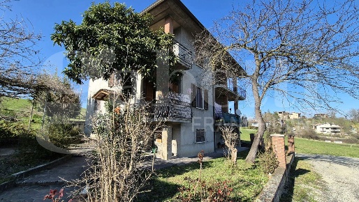Foto Appartamento in Via Campo Chiesa 9, Piozzano Centro di 277 m²