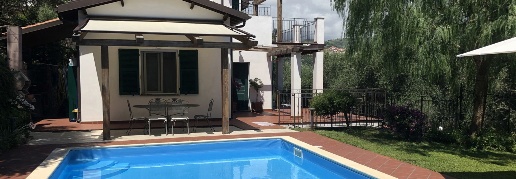Foto Villa singola in Via Terre Bianche 13, Civezza di 260 m² con 5 locali