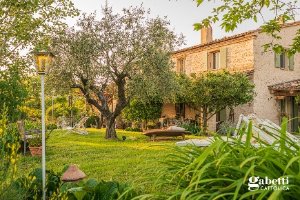 Foto Villa unifamiliare in Via Ca' nova 31, Tavoleto di 412 m² in vendita