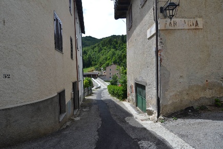 Foto Appartamento in Via Molino, Pamparato Centro di 266 m² con 8 locali