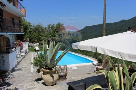 Foto Villa bifamiliare in case soprane, Testico di 150 m² con 8 locali