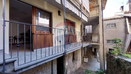 Foto Appartamento a Gaverina Terme Piano di 200 m² con 6 locali in vendita
