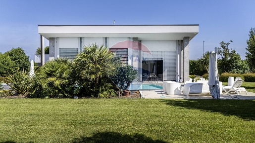 Foto Villa singola in Via Giuseppina, Solarolo Rainerio Centro di 452 m²