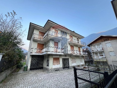 Foto Appartamento in Via Nigra, Sparone Centro di 90 m² con 4 locali