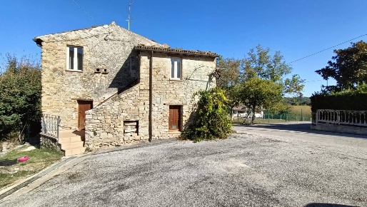 Foto Villa singola a Rotella di 100 m² con 4 locali in vendita