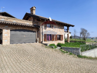 Foto Villa unifamiliare in Via Santa Maria, Castelletto Merli di 300 m²