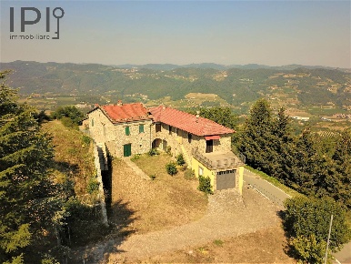 Foto Villa singola in Via Roma, Vesime di 480 m² con 18 locali in vendita