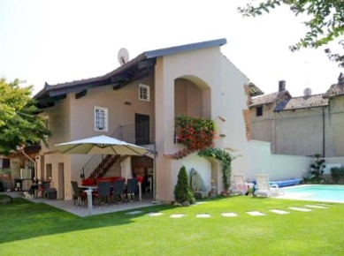 Foto Appartamento in Via Cavour, Zimone di 350 m² con 9 locali in vendita