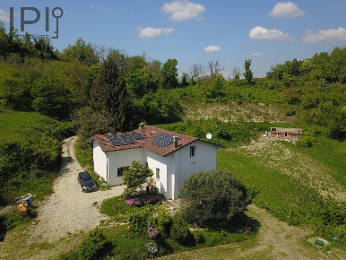Foto Villa unifamiliare in Valle Zani, Cavatore di 400 m² con 11 locali