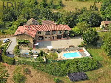 Foto Villa singola in Frz Lunetta, Mombarcaro di 415 m² con 13 locali