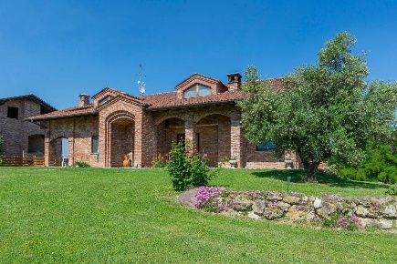 Foto Villa singola in strada Provinciale 51 per Moncalvo, di 579 m²
