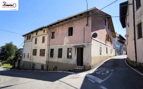 Foto Villa a schiera in Via Roma, Torrazzo di 180 m² con 7 locali