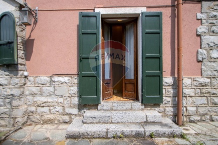 Foto Appartamento in via Solferino, Esino Lario Centro di 61 m² in vendita