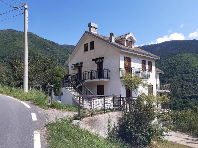 Foto Appartamento in Via San Bernardo, Mendatica Centro di 70 m² in vendita
