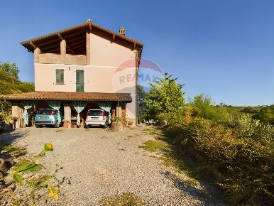 Foto Villa singola in Via Ronchi, Mornico Losana di 230 m² con 7 locali