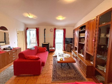 Foto Appartamento in Via Roma, Rezzo Centro di 100 m² con 5 locali