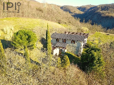 Foto Villa unifamiliare in Pieve, Ponzone di 250 m² con 8 locali in vendita