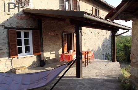 Foto Villa unifamiliare in Pieve, Ponzone di 250 m² con 8 locali in vendita