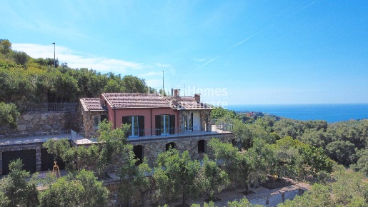 Foto Villa singola in Via Terzorio, Terzorio di 240 m² con 7 locali