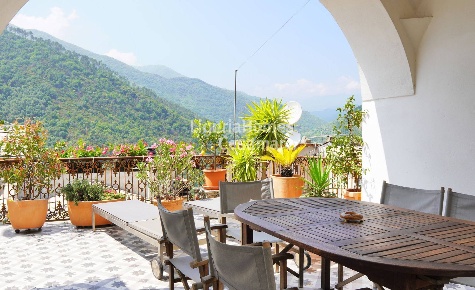Foto Appartamento in Vicolo Castello, Montalto Carpasio di 175 m²