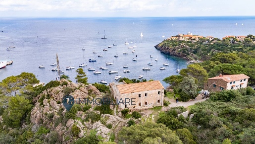Foto Villa singola in Via San Leonardo, Capraia Isola in vendita