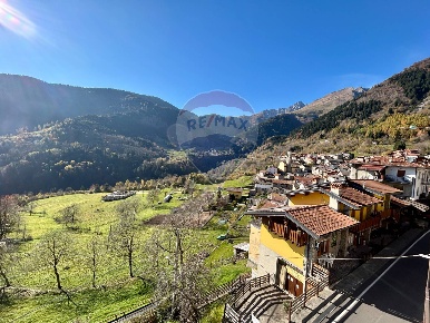 Foto Appartamento a Lozio Villa di 70 m² con 3 locali in vendita