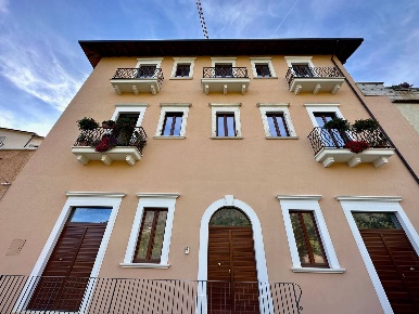 Foto Appartamento in Via XX Settembre, Ofena Centro di 90 m² con 4 locali