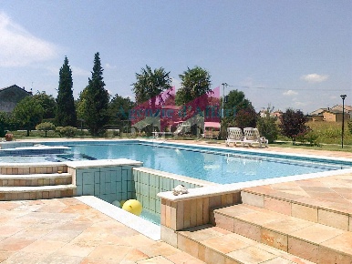Foto Villa singola in Via colonnelli, Calto di 340 m² con 16 locali